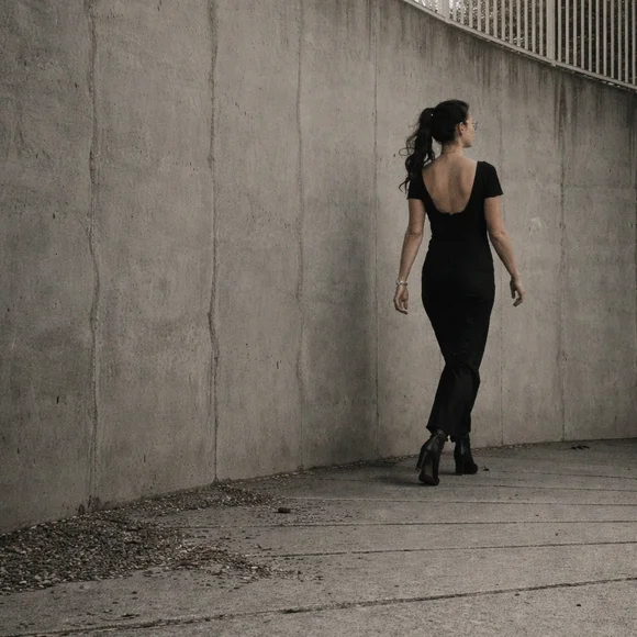 Elegant Black Maxi Dress - Picture 2 of 6